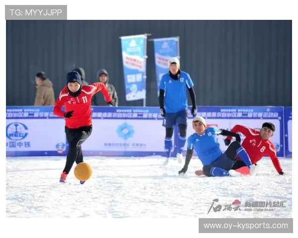 伊朗女足雪地穿花绕树破门，全网热传，伊朗女球迷看足球赛